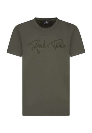 T-shirt en coton vert olive avec des manches courtes, col rond, présentant le texte brodé "Project x Paris" sur la poitrine dans un fil contrastant.
