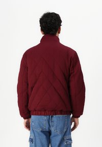 Tommy Jeans ESSENTIAL - Veste mi-saison - deep rouge