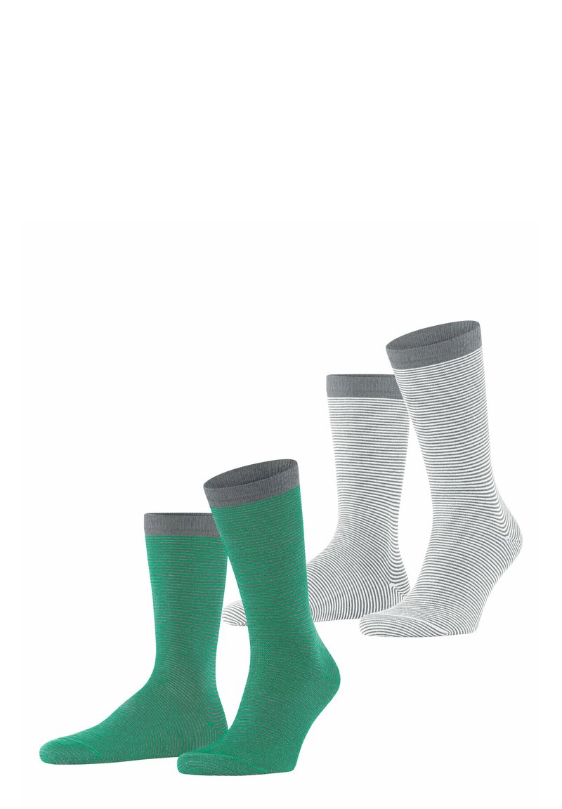 Zwei Paar Socken: ein einfarbiger grüner mit grauem Bündchen, ein grau-weiß gestreifter mit grauem Bündchen. Beide aus dehnbarem Material.