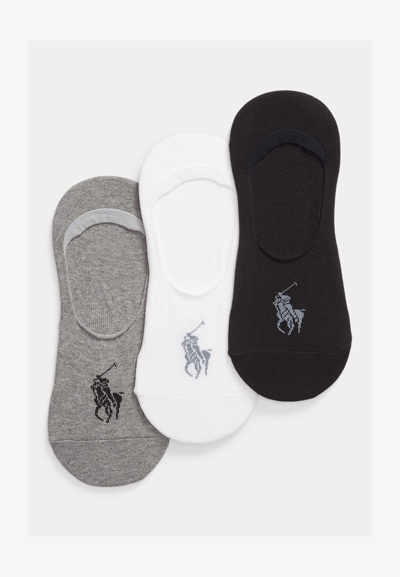 Tre paia di calzini bassi nei colori grigio, bianco e nero, ciascuno con un piccolo logo ricamato di un giocatore di polo vicino alla punta.