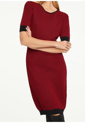 Robe pull - red