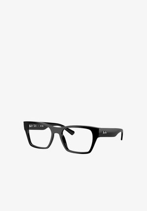 Occhiali da vista in plastica nera con montatura rettangolare e aste spesse. Presentano un dettaglio con logo sul lato e una texture liscia e lucida.