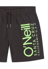 Shorts de bain noirs avec une ceinture élastique, arborant un logo et du texte en vert fluo sur le côté, fabriqués en matériau léger.