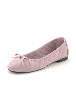 Quilted ballet flat in soft pink fabric with a rounded toe, small bow detail at the front, and a low black heel.