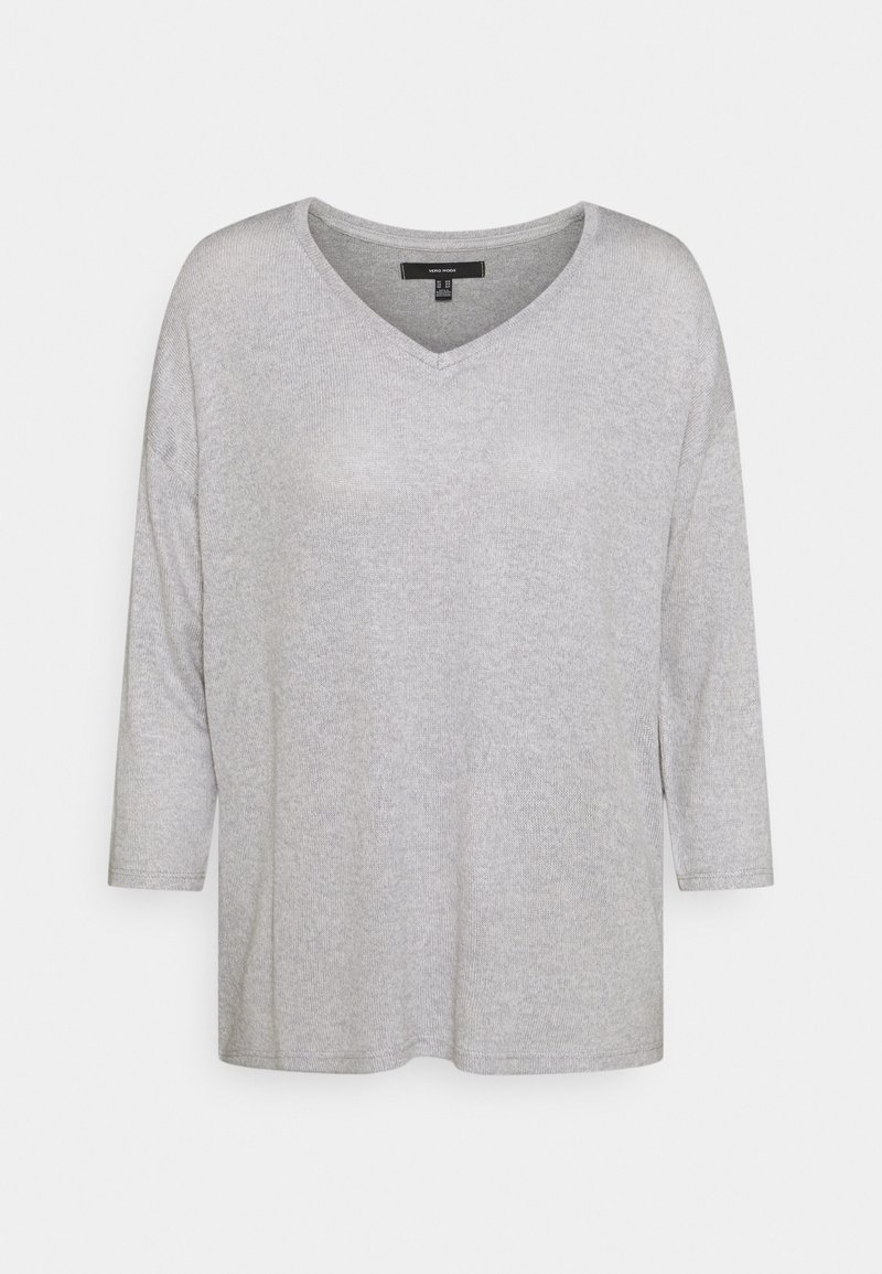 Chemise gris à col en V avec manches trois-quarts, fabriquée dans un tissu doux et texturé ; présente une coupe ample et décontractée ainsi qu'un design simple.