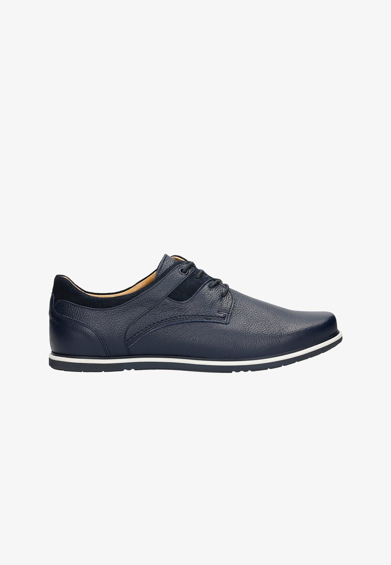 Chaussures en cuir bleu marine à lacets avec une finition texturée, bout rond et semelle blanche contrastante. Présente des accents de couture subtils.