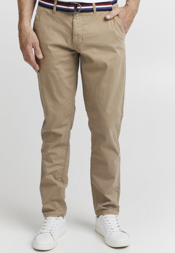 FQRYAN REGULAR FIT - Trousers - coriander