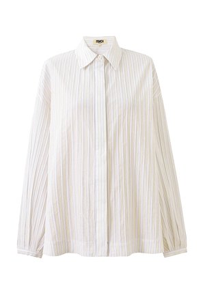 Wit overhemd met lange mouwen met dunne verticale beige en grijze strepen, klassieke kraag en verborgen knopen aan de voorkant.
