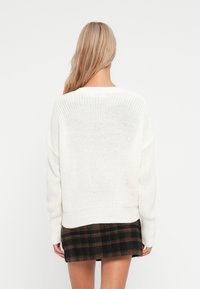 Vero Moda VMLEA V NECK CARDIGAN - Kardigan - cloud dancer