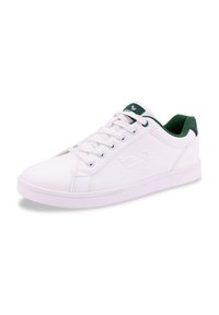Scarpe da ginnastica bianche con una parte superiore in sintetico liscio, dettagli verdi sul tallone e sulla linguetta, lacci piatti e suola in gomma.