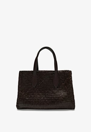 Gewebte, dunkelbraune Handtasche mit Lederakzenten und -griffen. Rechteckige Form, strukturierte Oberfläche und ein robustes, strukturiertes Design.