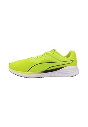 Zapatillas de correr de color amarillo neón con un upper texturizado, una línea de acento negra y una suela blanca. Cuenta con cordones y un talón acolchado para mayor comodidad.