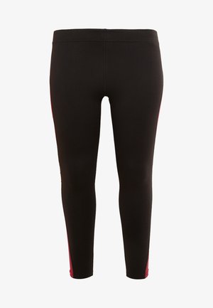 Černé legíny vyrobené z pružného materiálu, s přiléhavým střihem, kontrastními červenými bočními panely a hladkou texturou po celé délce.