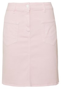 Vaaleanpunainen farkkuhame, jossa on tiukka muotoilu. Ominaisuuksiin kuuluvat sydämen muotoiset tikkaus pocketseissa ja edessä nappikiinnitys. Keskivartalon pituinen.