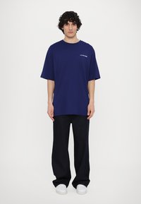 Les Benjamins OVERSIZED TEE  - Μπλουζάκι με στάμπα - midnight