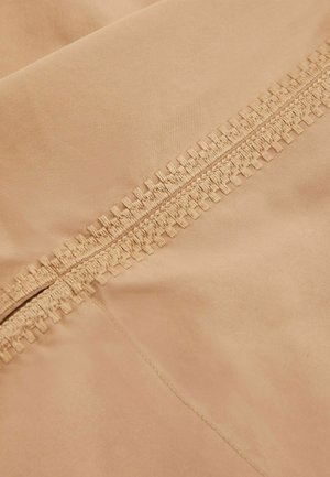 Reiss DARA BLEND CRAFT STITCH COLLARED - Bluse - camel