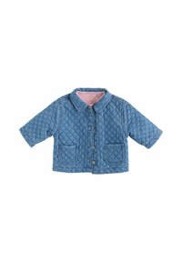 Gequilted blauwe jas met een kraag, korte mouwen, twee voorkruiszakken en tanhouten knopen. Aangevuld met een roze voering aan de binnenkant.