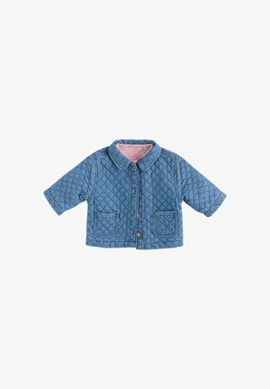 Quiltet blå jakke med krave, korte ærmer, to forlommer og brune knapper. Udsmykket med en lyserød foret indvendigt.