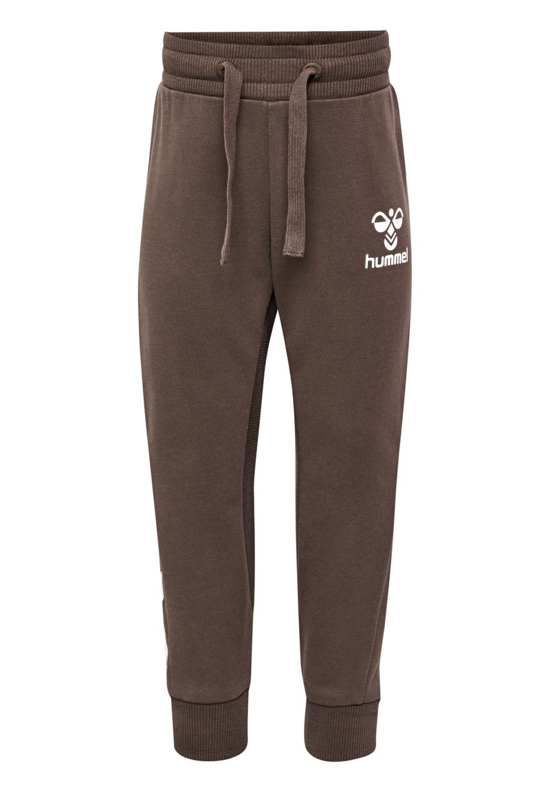 Braune Sweatpants aus weichem Material mit einem geribbelten Bund, verstellbarem Kordelzug und einem weißen Logo an der Seite. Mit Bündchen an den Knöcheln.