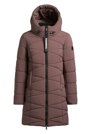Cappotto imbottito marrone con alto colletto e cappuccio, caratterizzato da un motivo a rombi diagonali, chiusura frontale con zip e due tasche laterali.