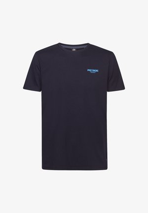 T-shirt in cotone blu navy con maniche corte, scollatura rotonda e un piccolo logo blu sul petto con la parola "PETROL."