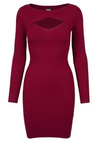 Robe moulante côtelée en bordeaux avec manches longues et découpe au niveau de la poitrine. Texture douce, longueur jusqu'aux genoux.