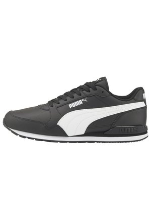 Scarpa da ginnastica Puma in bianco e nero con profilo basso, chiusura con lacci, striscia laterale bianca, linguetta brandizzata e suola ammortizzata.