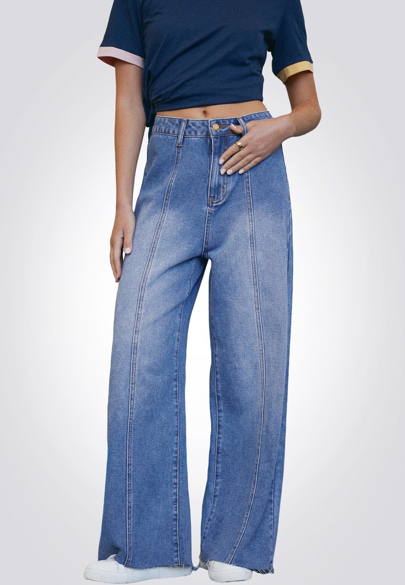 Cupshe RAW CUT WIDE LEG - Jean boyfriend - blue denim