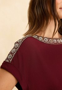 Love & Roses ROLL SLEEVE - REGULAR FIT - Camicetta - embelished burgundy red