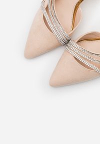 Buffalo Klassiska pumps - nude