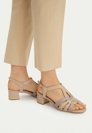 Lasocki, LASOCKI WOMEN'S SANDALS BEIGE - Páskové sandály  - beige