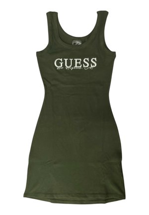 Abitino verde oliva con un design aderente, caratterizzato da un prominente logo bianco "GUESS" sul davanti e un scollo a coste.