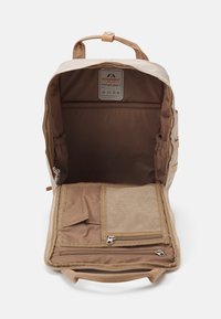 Doughnut MACAROON HAPPY CAMPER SERIES UNISEX - Tagesrucksack - ivory ...