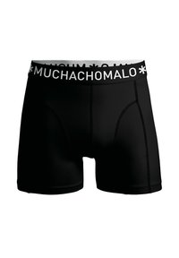 Fekete boxer alsók sima anyagból, fehér derékszíjjal, amelyen vastag betűkkel szerepel a "MUCHACHOMALO" felirat. Elülső varrással a forma érdekében.