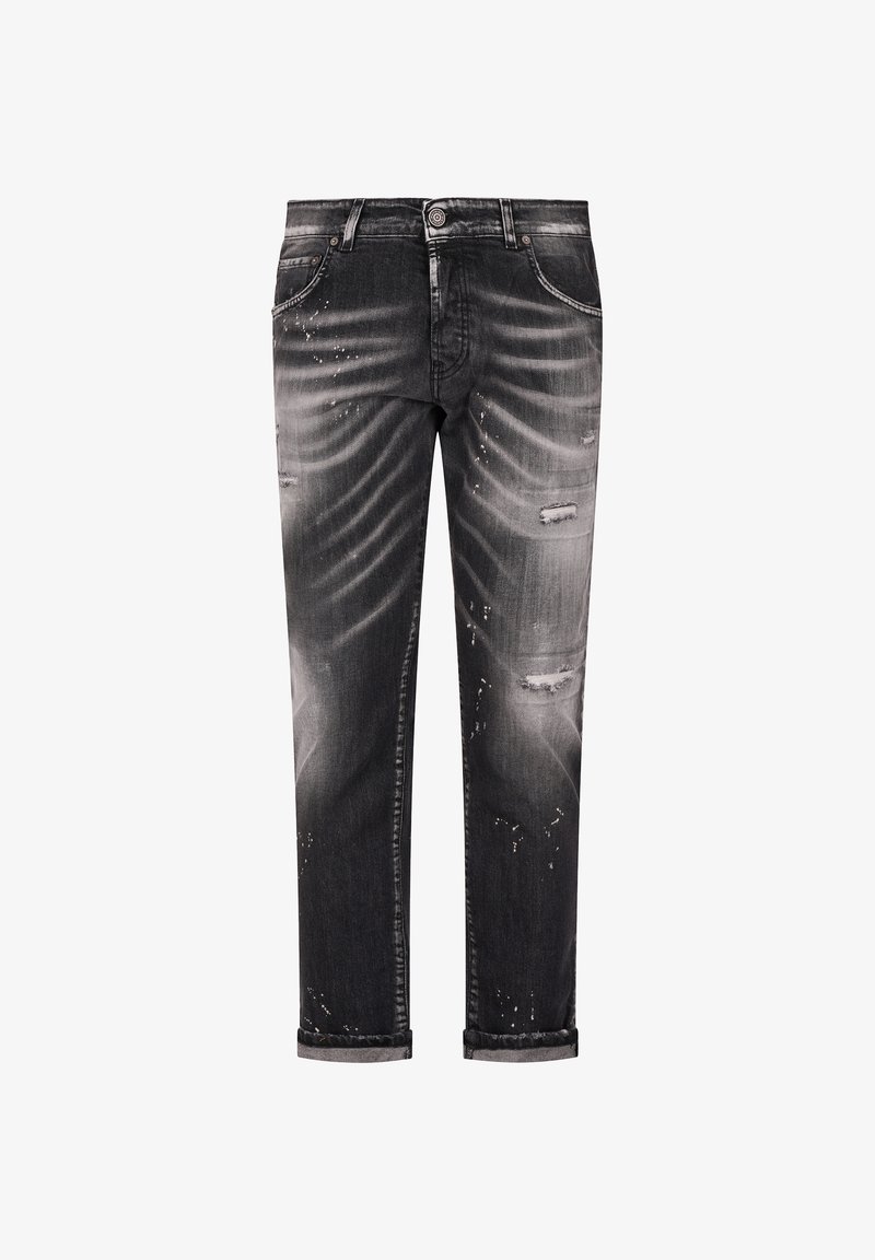 Vaqueros negros descoloridos con parches desgastados, salpicaduras de pintura, bolsillos delanteros, cierre de botones y bajos doblados.