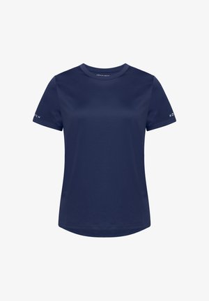 Maglietta sportiva blu navy a maniche corte con scollo rotondo e piccolo logo bianco Röhnisch su ogni manica su sfondo bianco.