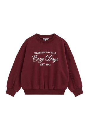 Sweat-shirt col rond bordeaux avec poignets et taille côtelés, texte blanc indiquant ""Dressed to Chill Cozy Days EST. 1962"" sur le devant.