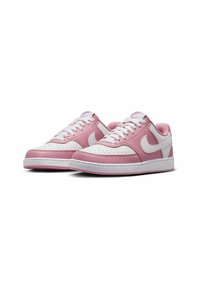 Sneakers Nike con tomaia in pelle sintetica rosa e dettagli bianchi, punta perforata e suola bianca imbottita.