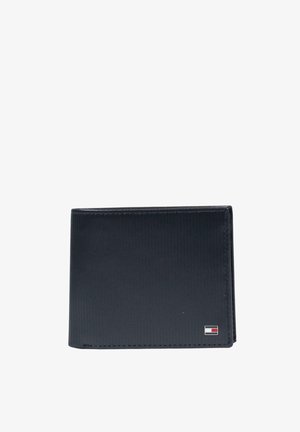 Czarny portfel wykonany z teksturowanego materiału syntetycznego, z delikatnym wzorem w paski oraz niewielkim logo w prawym dolnym rogu.