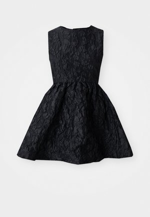 Abito nero con un motivo floreale testurizzato, design senza maniche, scollatura rotonda e gonna svasata, che mostra un'elegante manifattura.