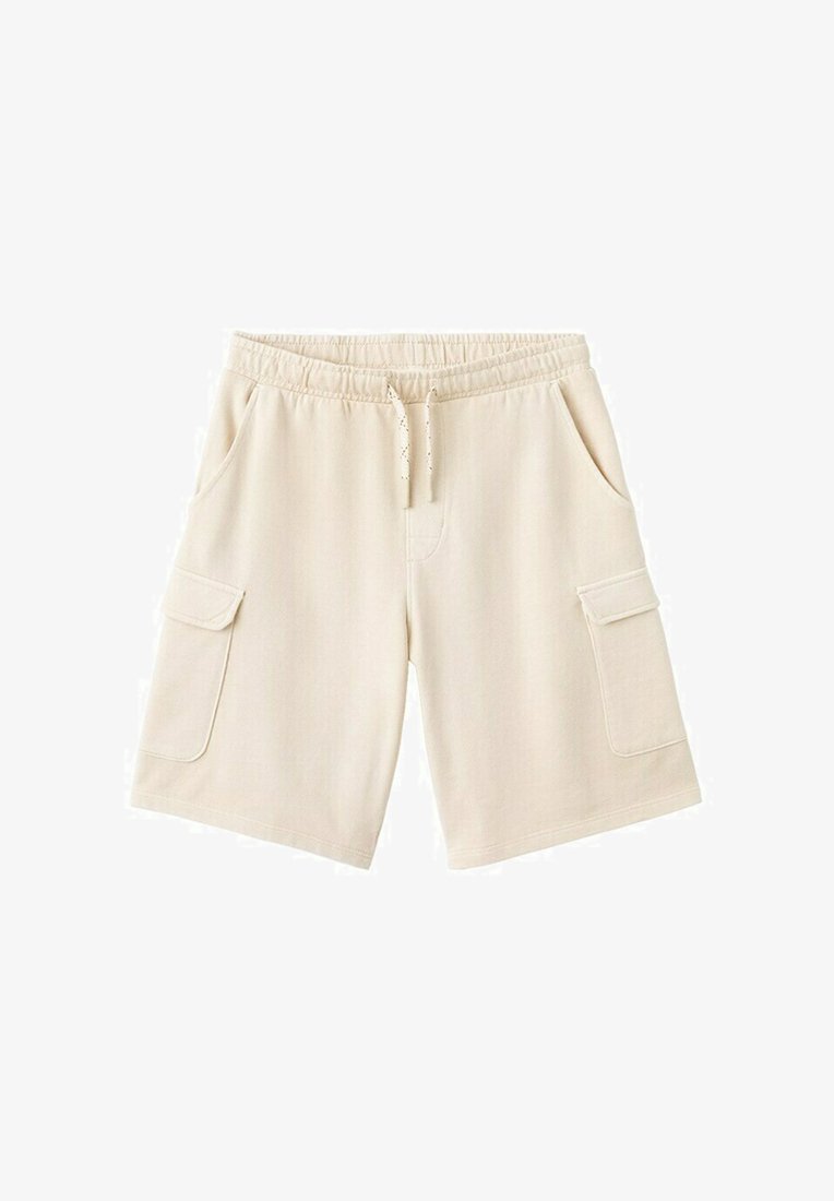 Shorts cargo en coton beige avec taille élastique, cordon de serrage, poches latérales et poches à rabat sur chaque jambe.