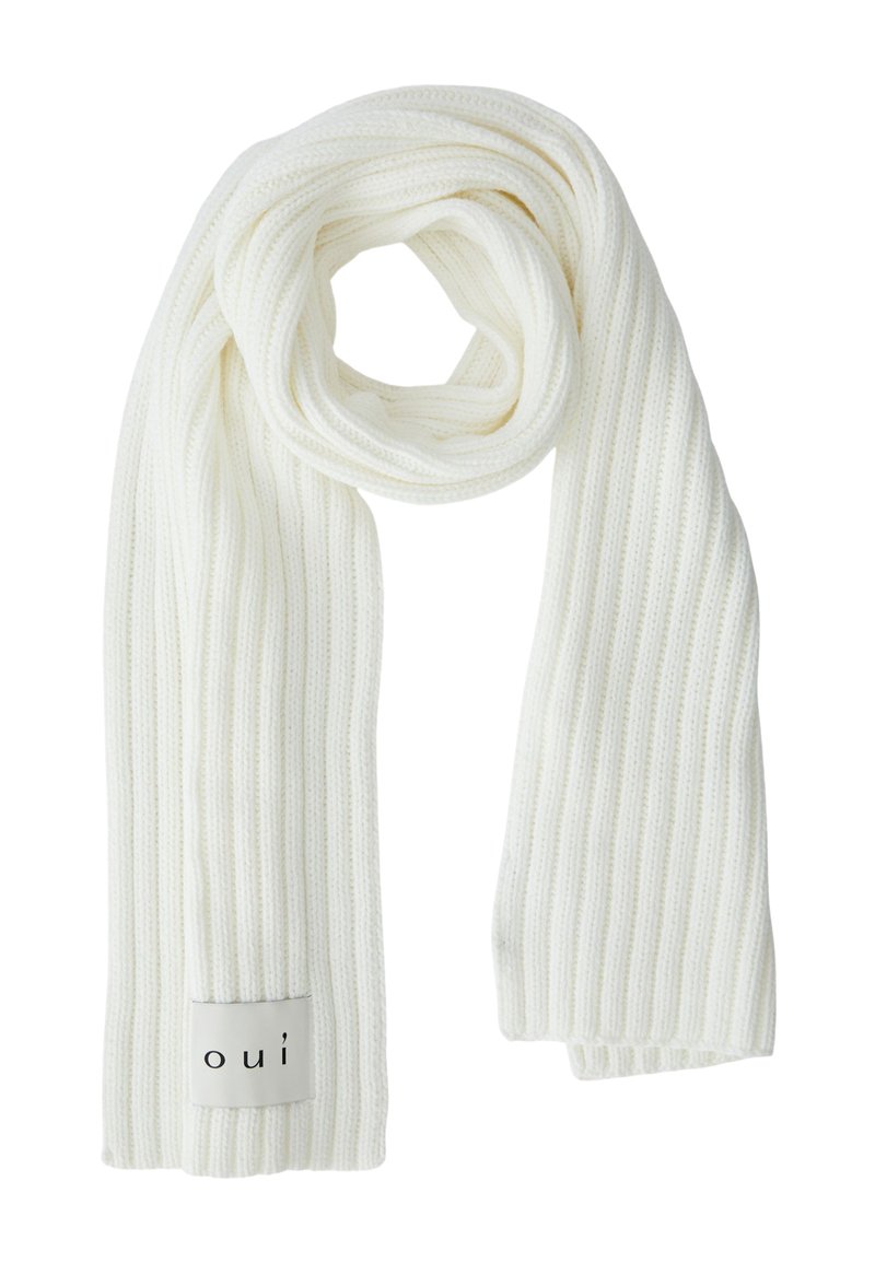 Ribbed white scarf made of soft material, featuring a main body with vertical stripes and a label with the word "oui" affixed at one end.