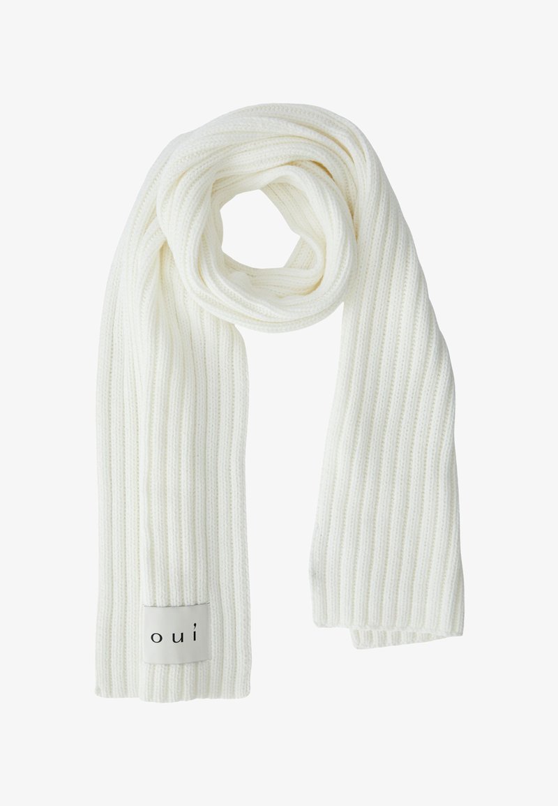 Ribbed white scarf made of soft material, featuring a main body with vertical stripes and a label with the word "oui" affixed at one end.
