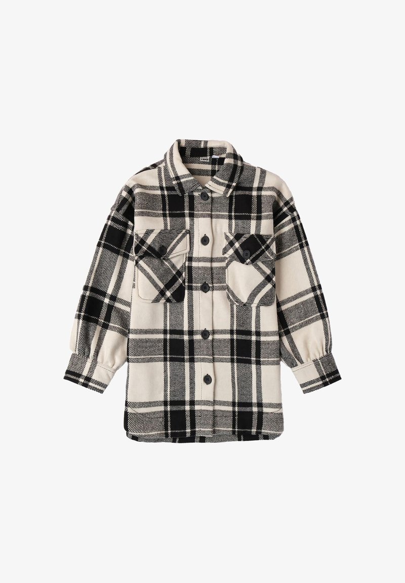 Zwart-wit geruit flanellen shirt met lange mouwen, twee voorzakken, knoopsluiting en een zachte textuur.