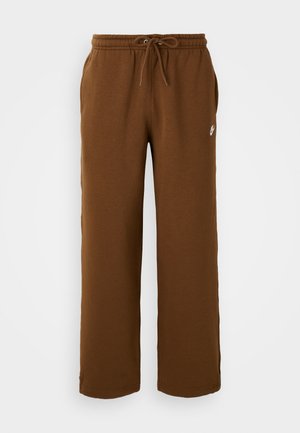 Brune joggebukser laget av mykt stoff, med elastisk midjebånd og snor, sidelommer og en hvit logo på venstre side.