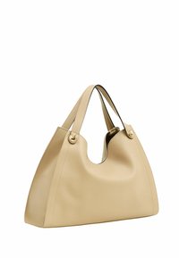 Borsa a tracolla in pelle beige con silhouette arrotondata, due manici e dettagli in hardware dorato, caratterizzata da una texture morbida e liscia.