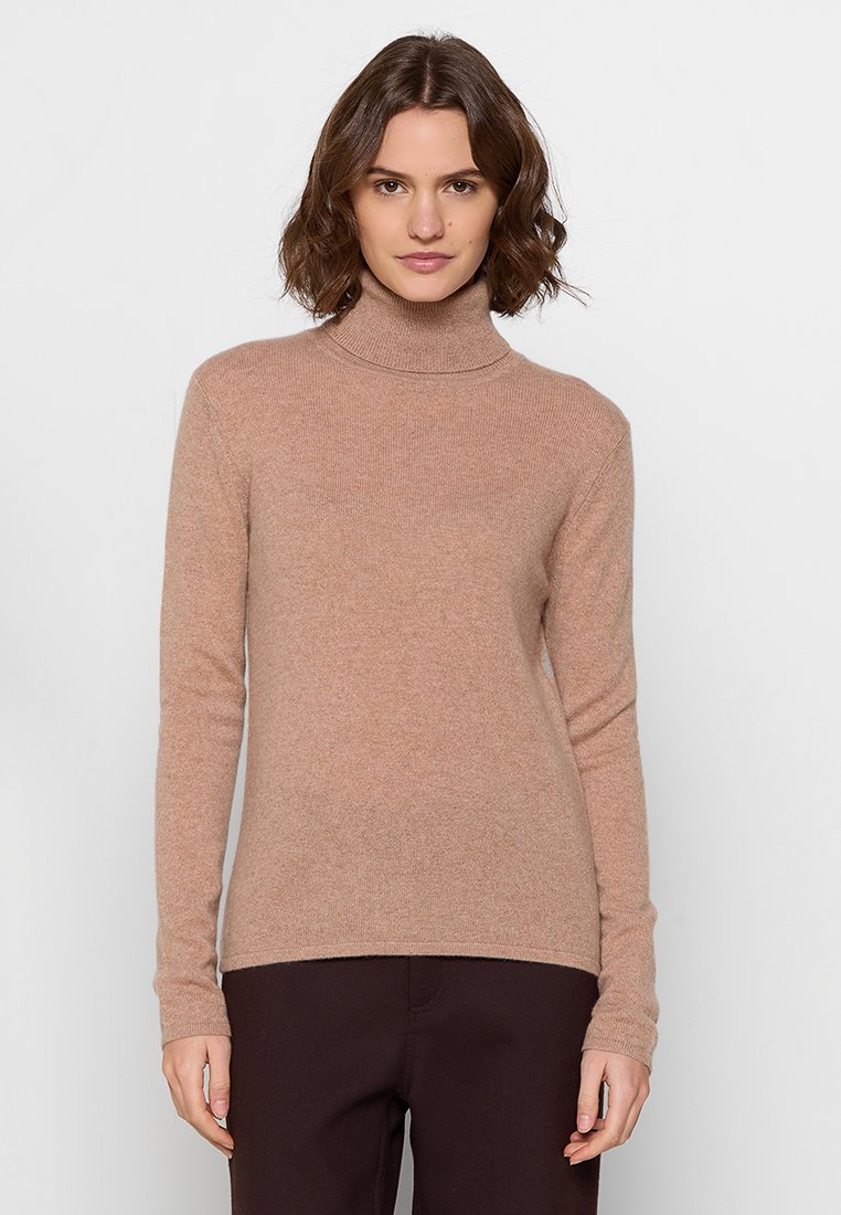 Hellbrauner Rollkragenpullover mit langen Ärmeln, aus weichem Strickmaterial gefertigt, mit einer taillierten Passform und gerippter Textur.