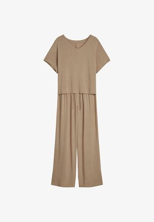 Beżowy dwuczęściowy kombinezon z dekoltem w kształcie litery V, krótkimi rękawami i zawiązywaną w talii sznurkiem; wykonany z lekkiego, gładkiego materiału o luźnym kroju.