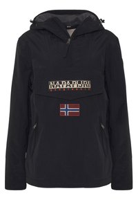 Veste noire à capuche avec poches avant zippées, col zippé, grand patch logo Napapijri et patch drapeau norvégien sur la poitrine.