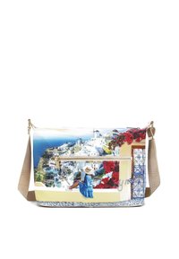 Borsa a spalla in tessuto multicolore con un'opera d'arte panoramica di Santorini, decorata con accenti floreali, chiusura con zip e tracolla decorata.